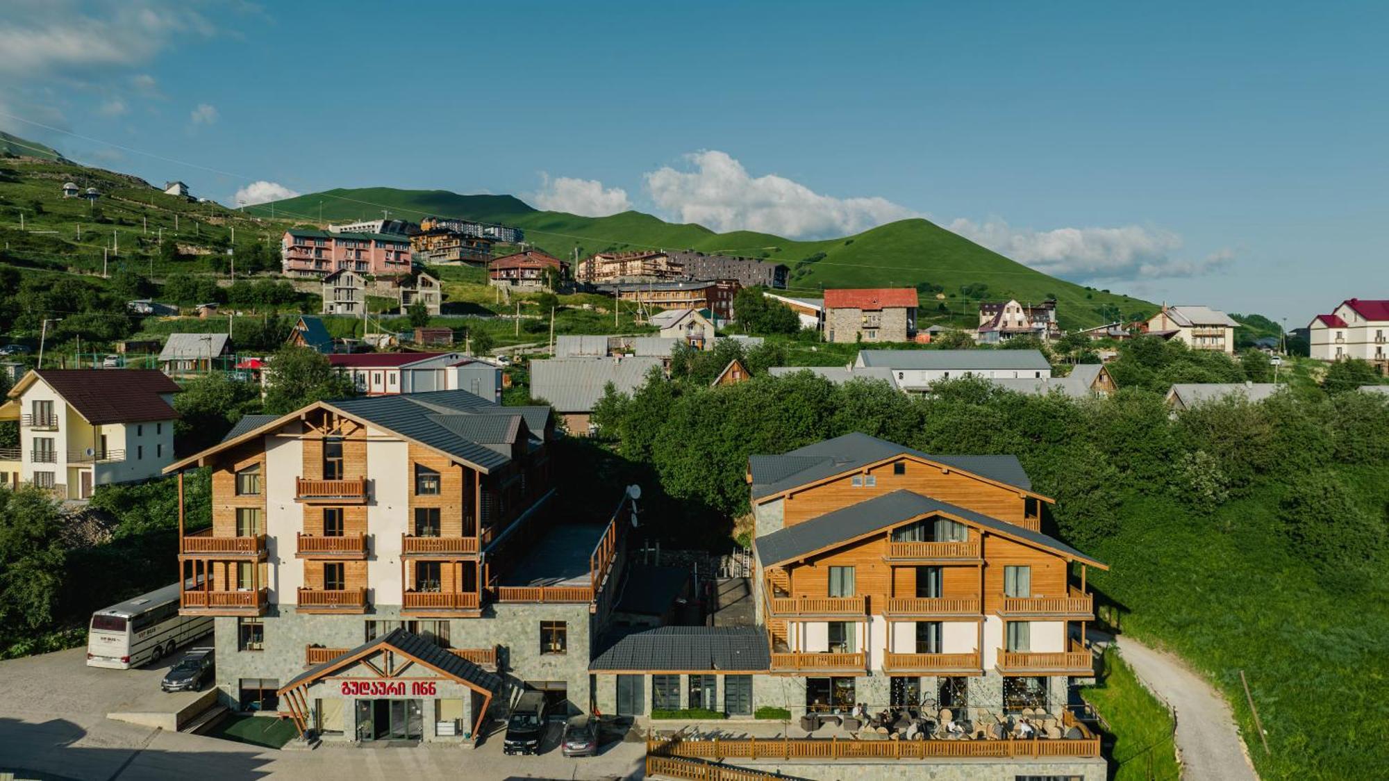 Gudauri Inn Bagian luar foto A general view of Mont-Saxonnex