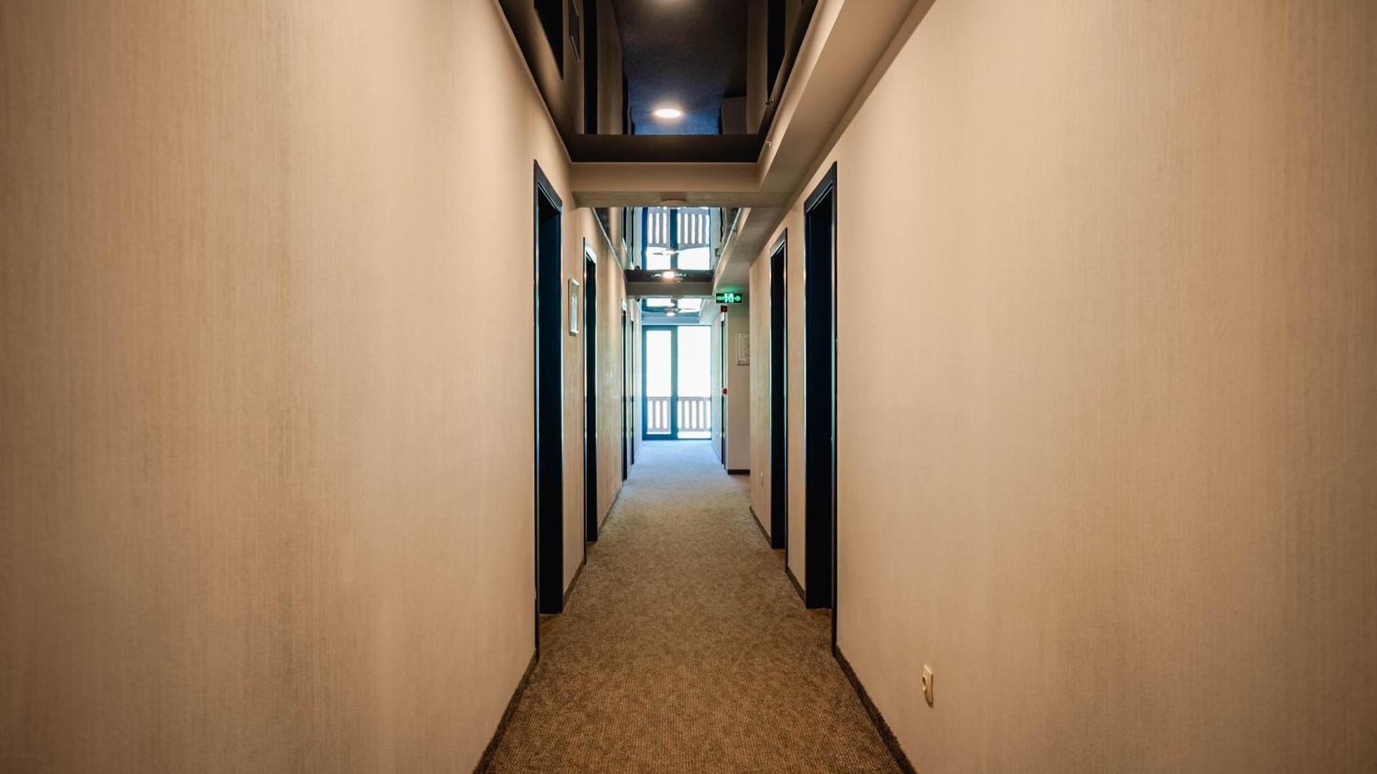 Gudauri Inn Bagian luar foto A typical corridor