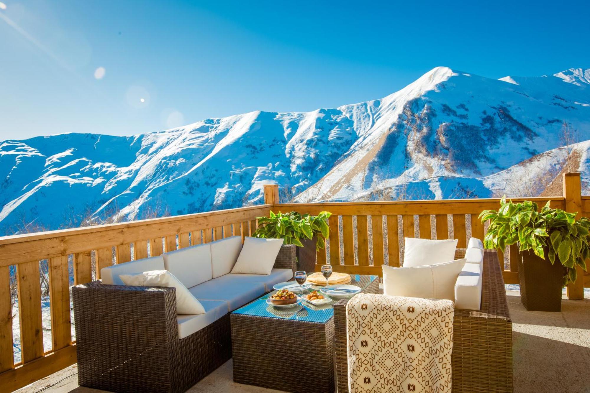 Gudauri Inn Bagian luar foto Terrace at the Hotel
