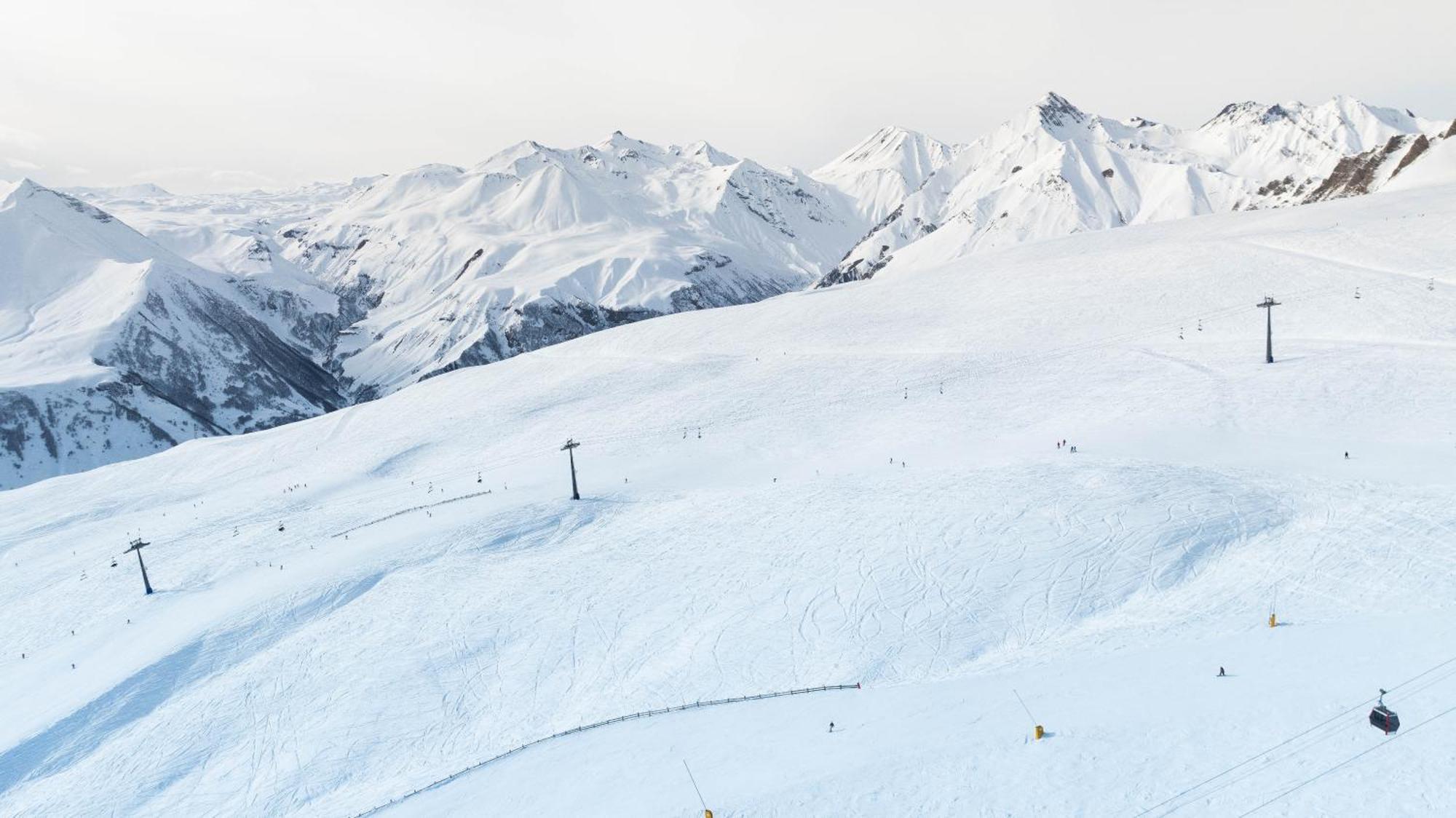 Gudauri Inn Bagian luar foto The ski resort of Val Thorens