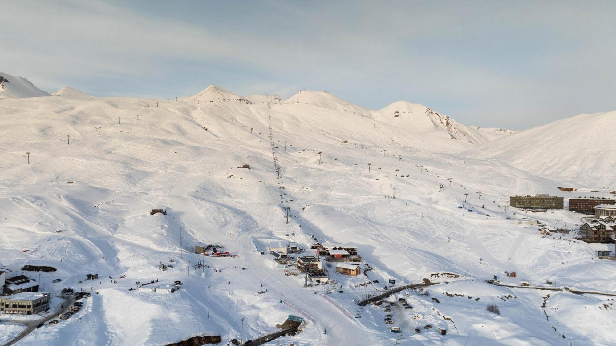 Gudauri Inn Bagian luar foto The ski resort of Val Thorens
