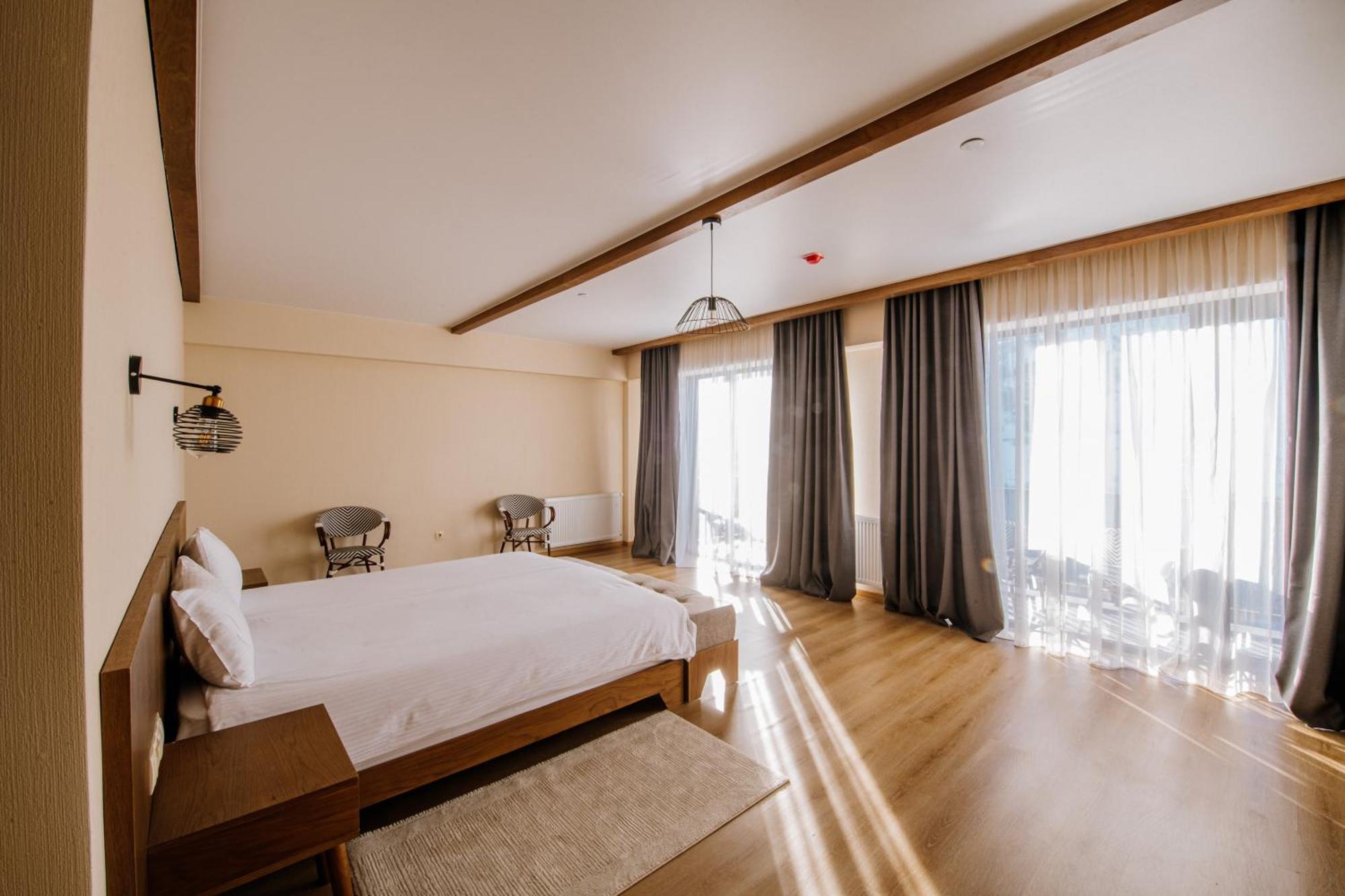 Gudauri Inn Ruang foto A bedroom at the hotel